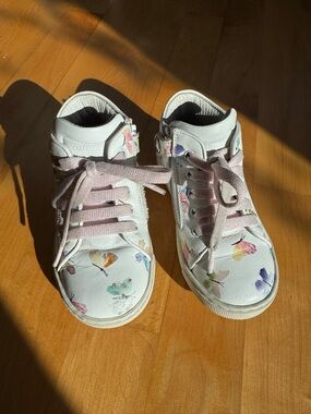 Kids White Butterfly Leather Sneakers with Pink Laces